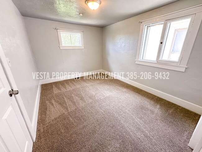 Building Photo - 452 29th St