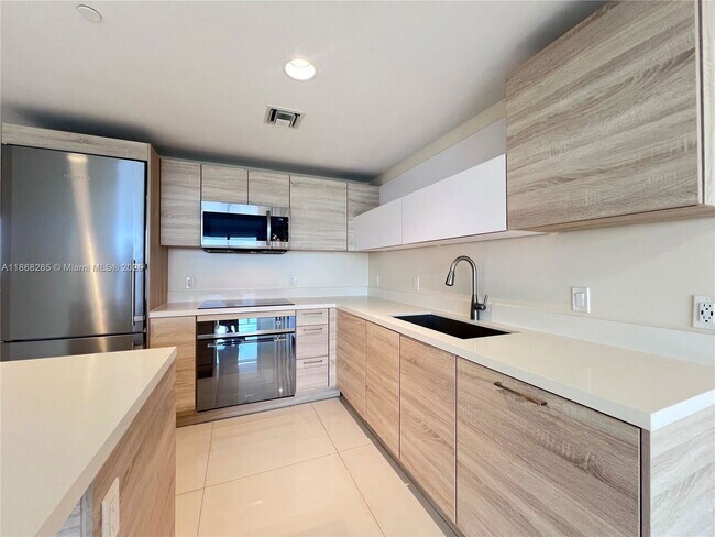 Building Photo - 16385 Biscayne Blvd