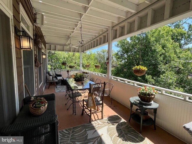 Building Photo - 19 Sunset Dr