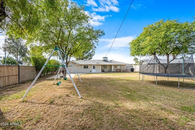 Building Photo - 1831 W Northview Ave