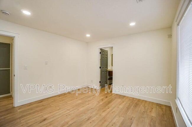 Building Photo - 423 NW 153rd St