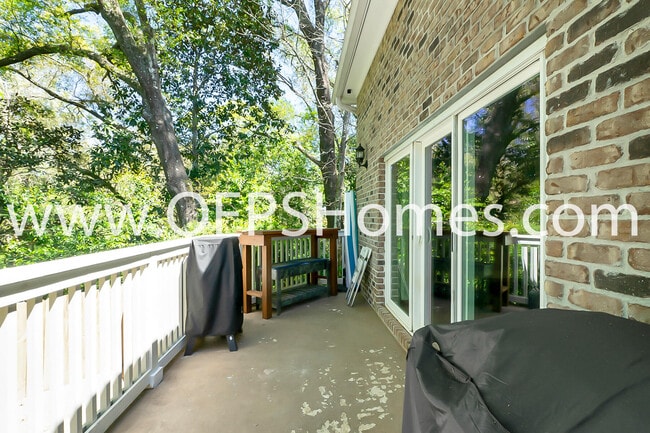 Building Photo - 712 Cypress Dr