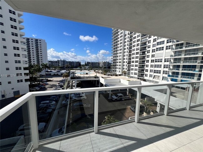 Building Photo - 2751 S Ocean Dr