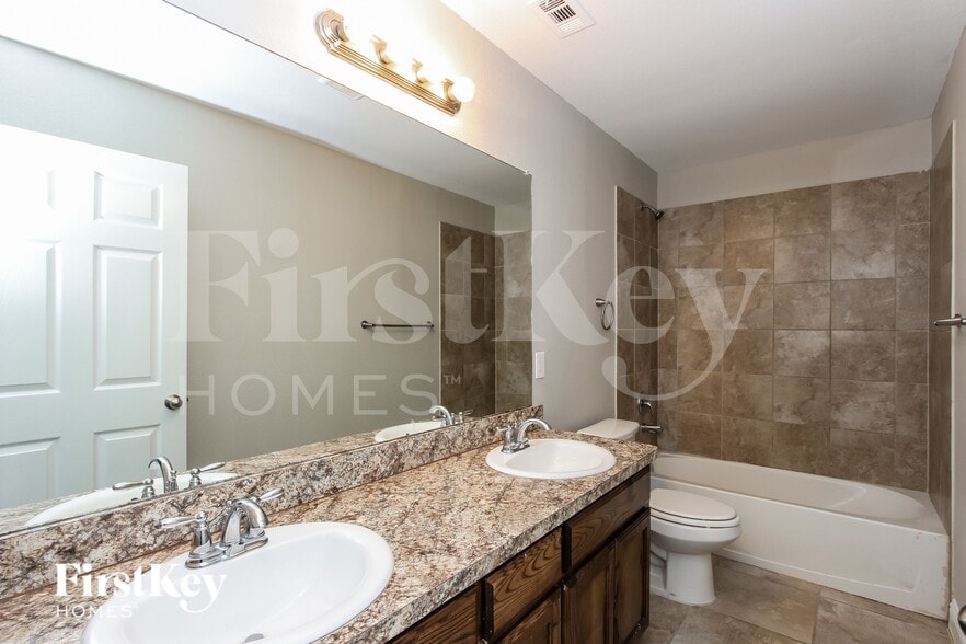 Building Photo - 1215 Jewel Ln