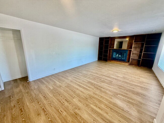 Building Photo - 2980 S Bloomington Dr W