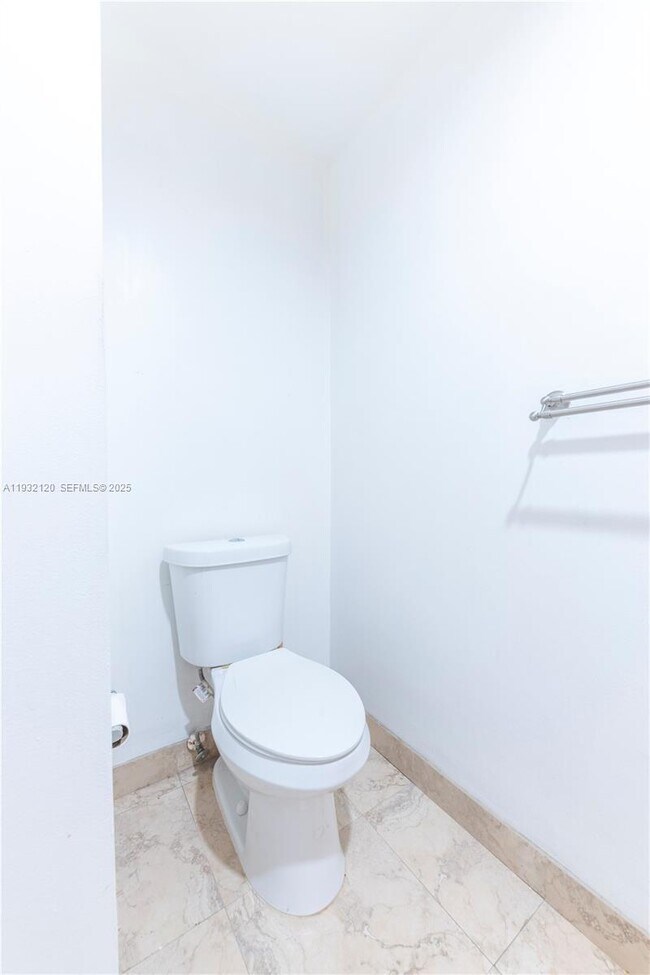 Building Photo - 1155 Coral Club Dr