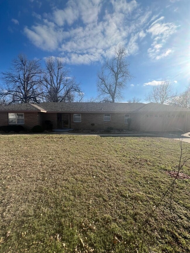 Building Photo - 1404 Melrose Dr