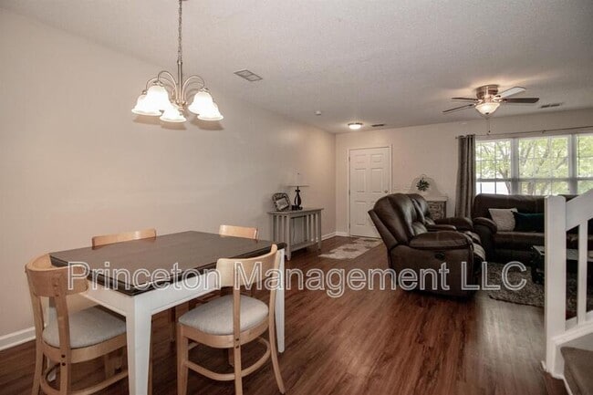 Building Photo - 137 Lynch Cir