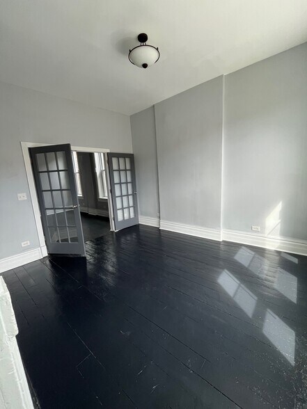 Building Photo - 2122 W 21st St