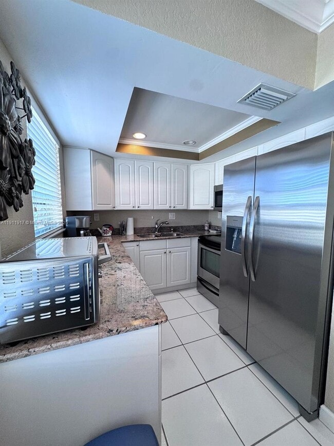 Building Photo - 2451 NE 49th St