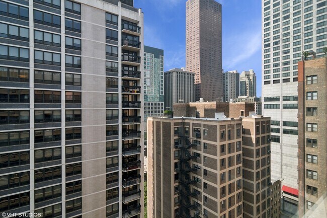 Building Photo - 850 N Dewitt Pl