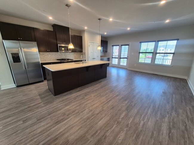 Building Photo - BEAUTIFUL END UNIT TOWNHOME IN NEW MARKET