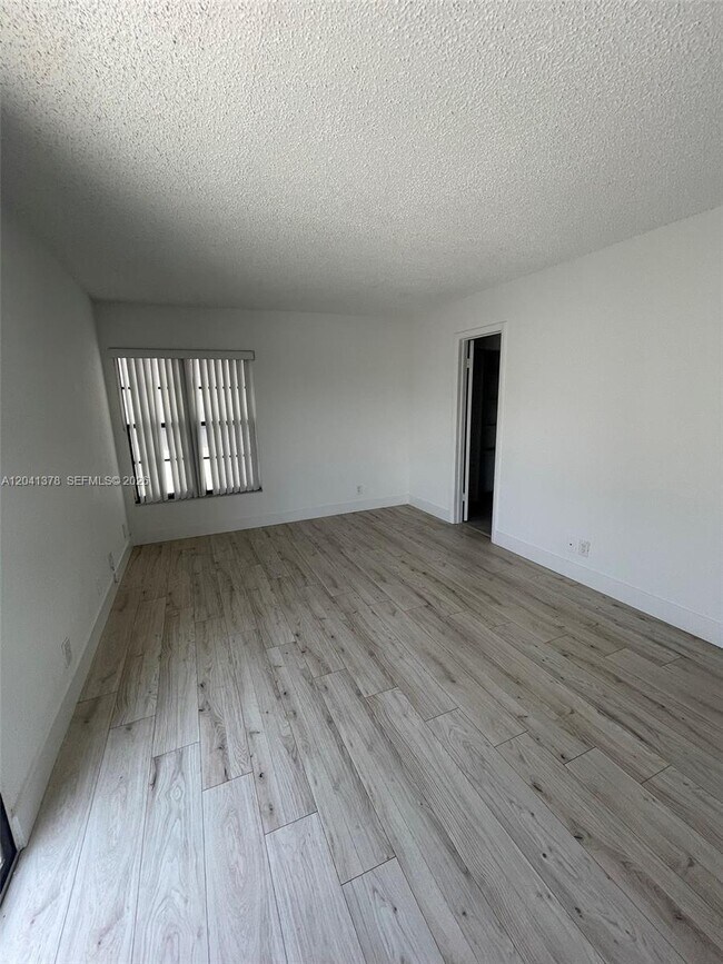 Building Photo - 2580 Coral Springs Dr