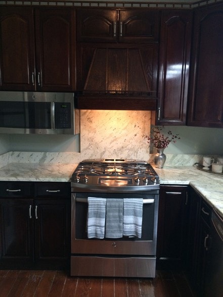 GAS OVEN/RANGE - 400 Millaudon St