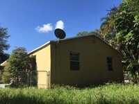 Building Photo - 18202 NE 25th Pl