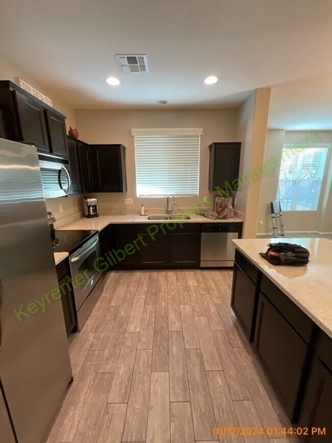 Building Photo - 3 bed/2.5 bath Condo in Gilbert’s Lofts in...