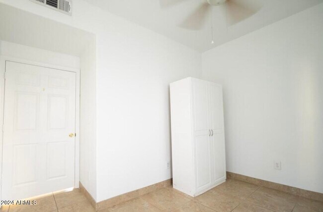 Building Photo - 9427 W Virginia Ave