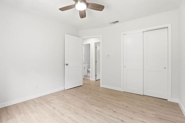 Building Photo - Gorgeous 3BR Duplex with Designer Upgrades Throughout