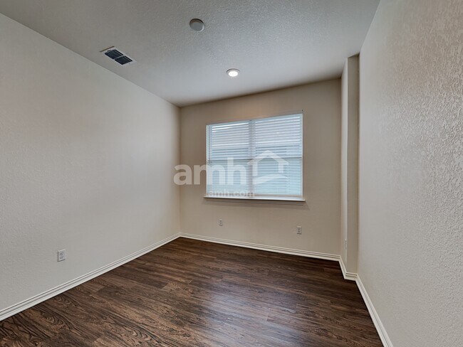 Building Photo - 2737 Wolfcreek