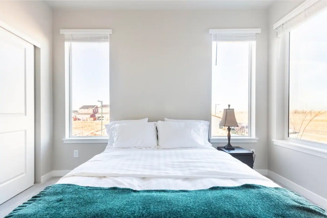 4th bedroom , queen bed - 6245 Hanover St
