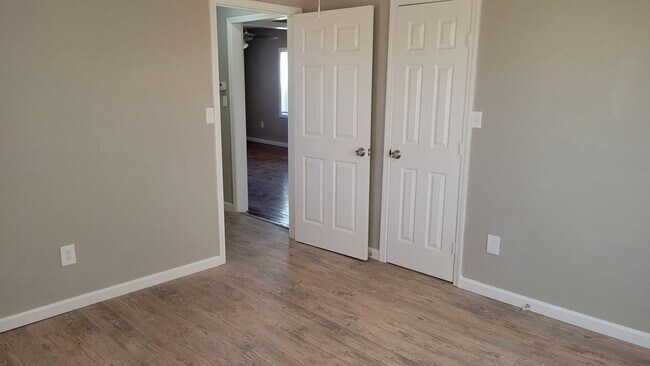 Building Photo - SLATON CHARMER! Totally Remodeled!! Availa...