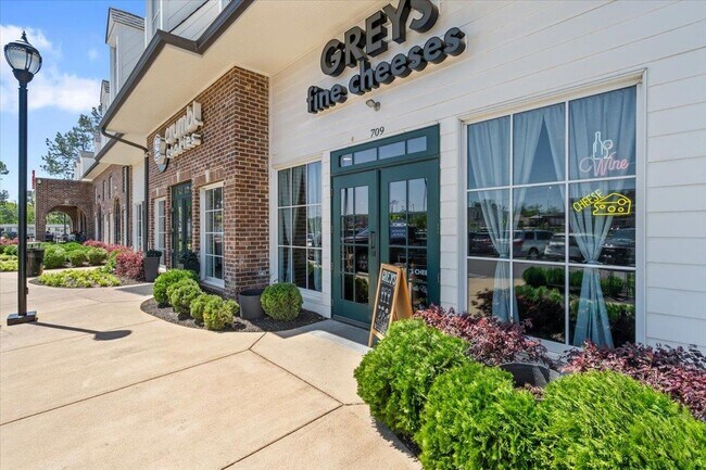 Building Photo - 1073 Ivy Rd