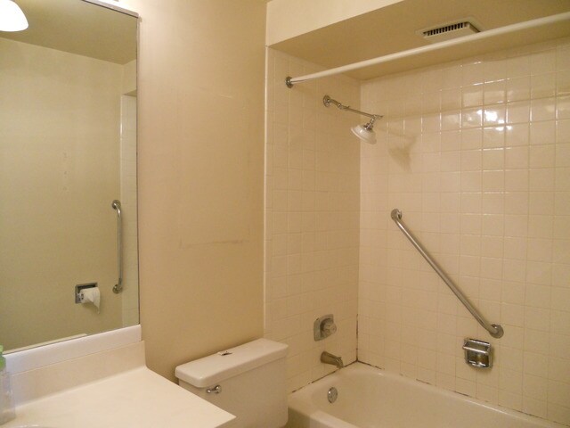 Building Photo - 350 Plum Creek Dr