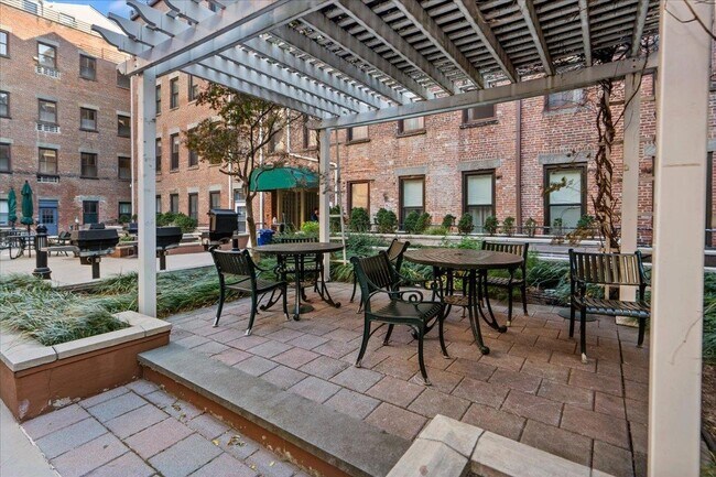 Building Photo - 187 Wayne St