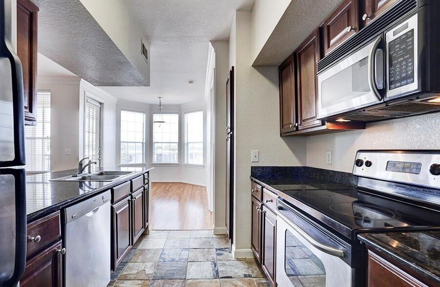 Kitchen - 7575 Kirby Dr