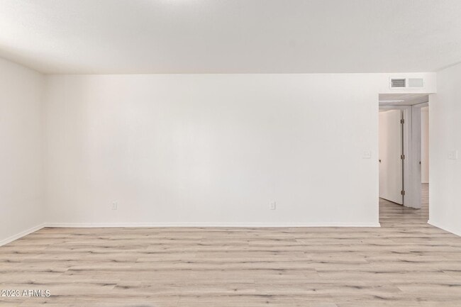 Building Photo - 2633 W Ocotillo Rd