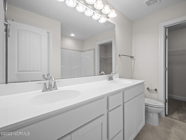 Building Photo - 227 Verrazzano Ln