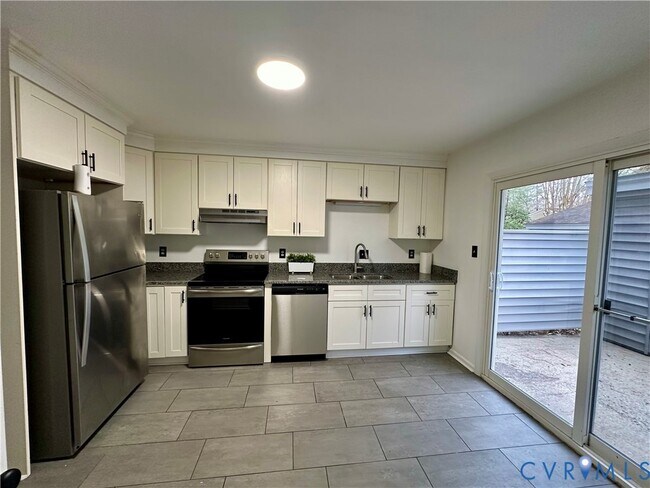 Building Photo - 70 Summer E