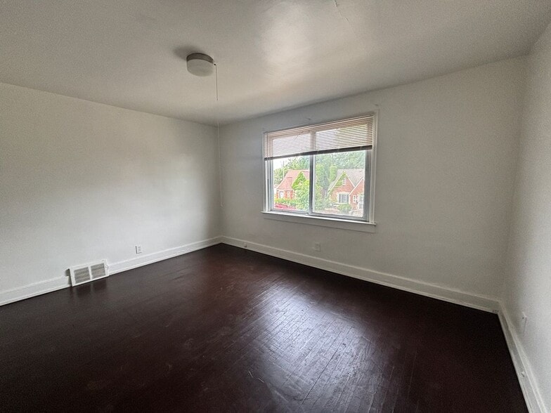 Building Photo - 15785 Pinehurst St