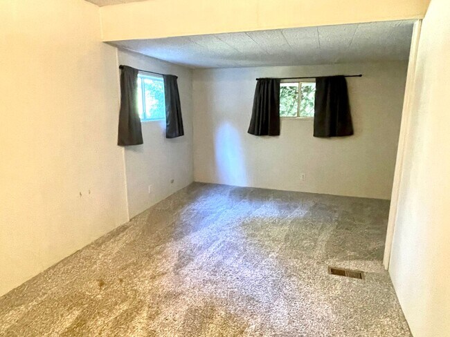 Building Photo - Nestled Away In Gig Harbor: A 3 Bedroom wi...