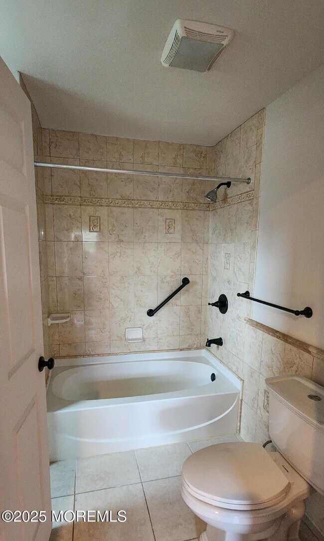 Building Photo - 5 Holden St