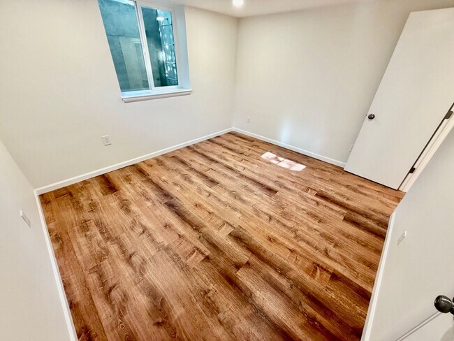 Building Photo - Spacious, Remodeled 5bd/3bath Cherry Park Home with Large Fenced Garden and Finished Basement