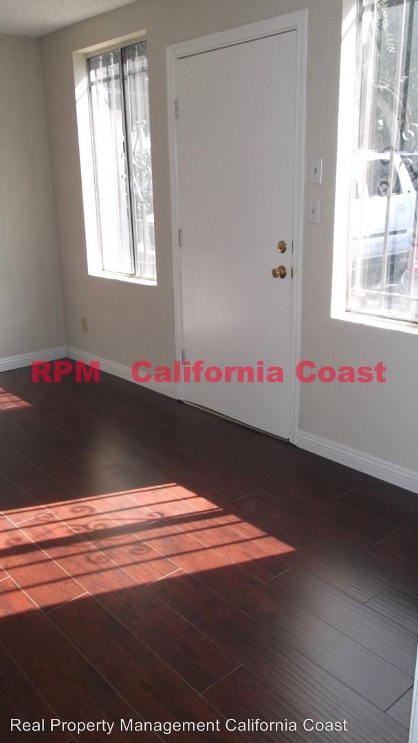 Building Photo - 4831 Santa Ana St