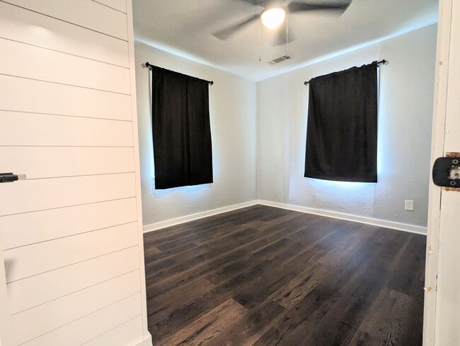 Building Photo - Available Now! Cute home in AR!