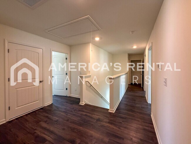Building Photo - Move-in Special! Beautiful 5 Bed, 2 Bath h...