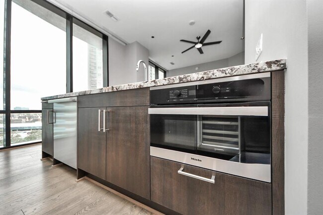 Building Photo - 1409 Post Oak Blvd