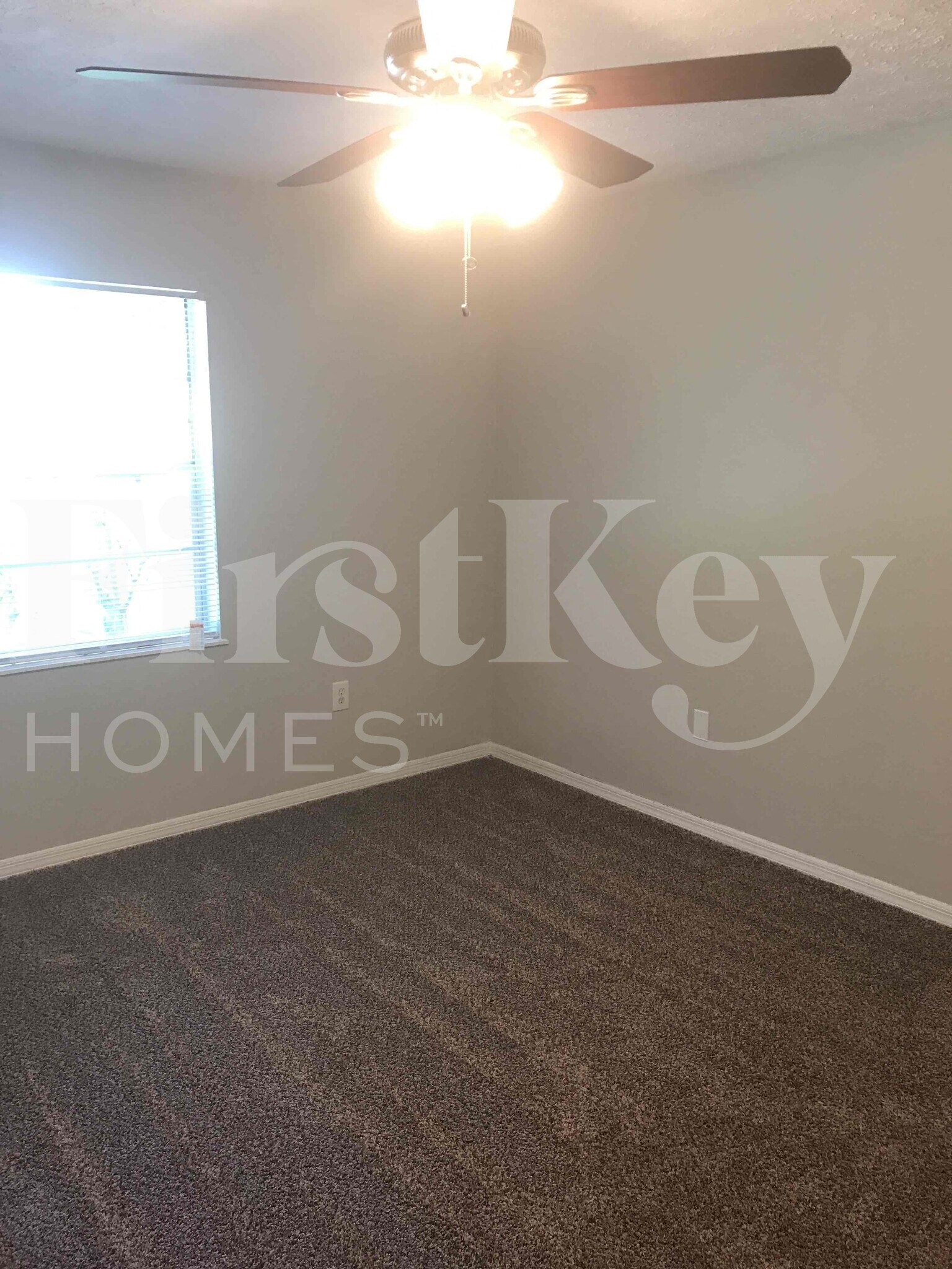 Building Photo - 4804 Oriole Dr