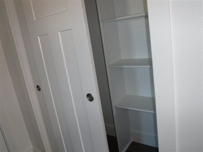 Building Photo - 813 Shasta St