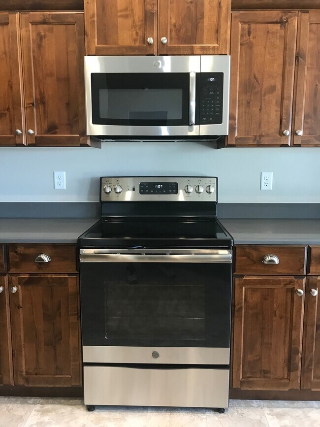 Building Photo - Beautiful Like New 4 bedroom home in Washington Fields!
