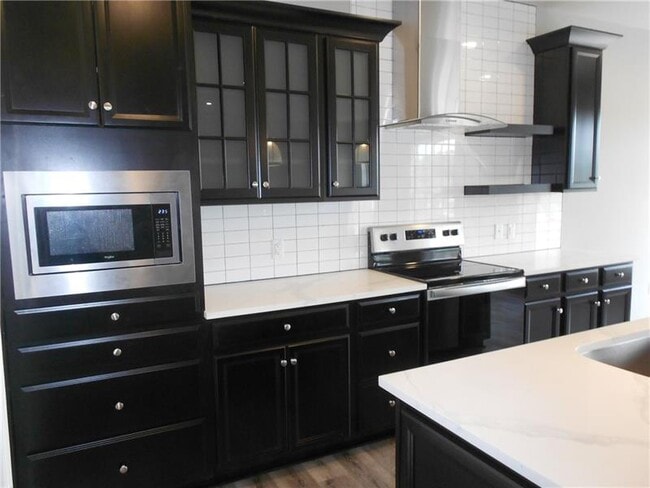 Building Photo - 1439 Hastings Cres