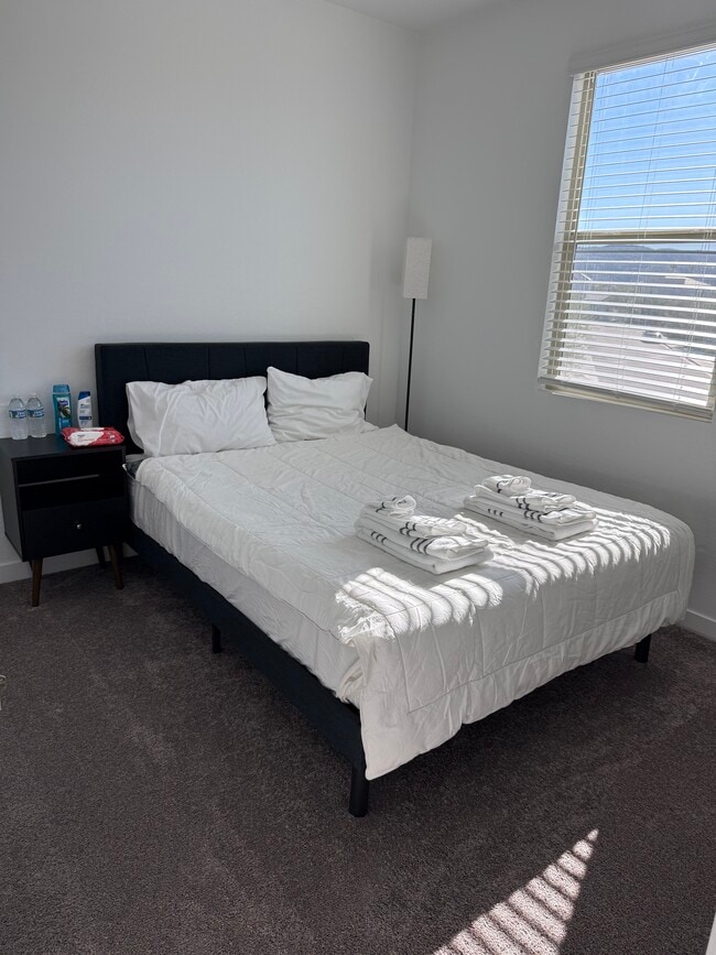 Building Photo - 2340 E Marguerite Ave