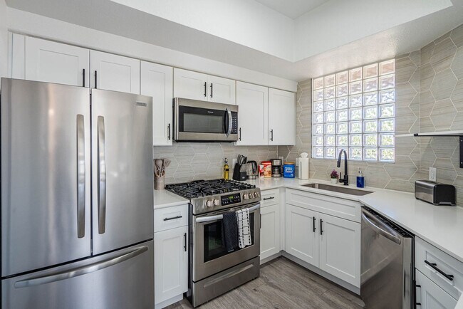 Building Photo - 2155 S 55th St