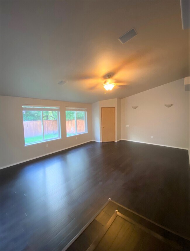 Building Photo - 16110 132nd Ave E