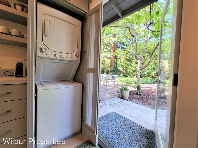 Building Photo - 1 br, 1 bath House - 73A Parkwood Dr.