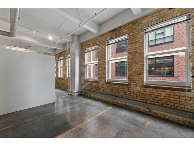 Building Photo - 700 N Washington Ave