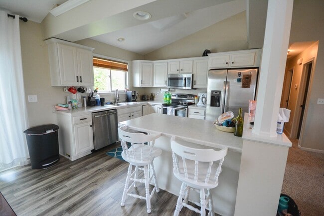 Building Photo - Exceptional home in Badger Ridge area of Rochester!